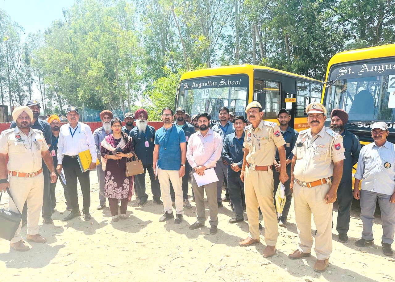 सुरक्षित स्कूल वाहन नीति के तहत 22 स्कूल बसों की चेकिंग